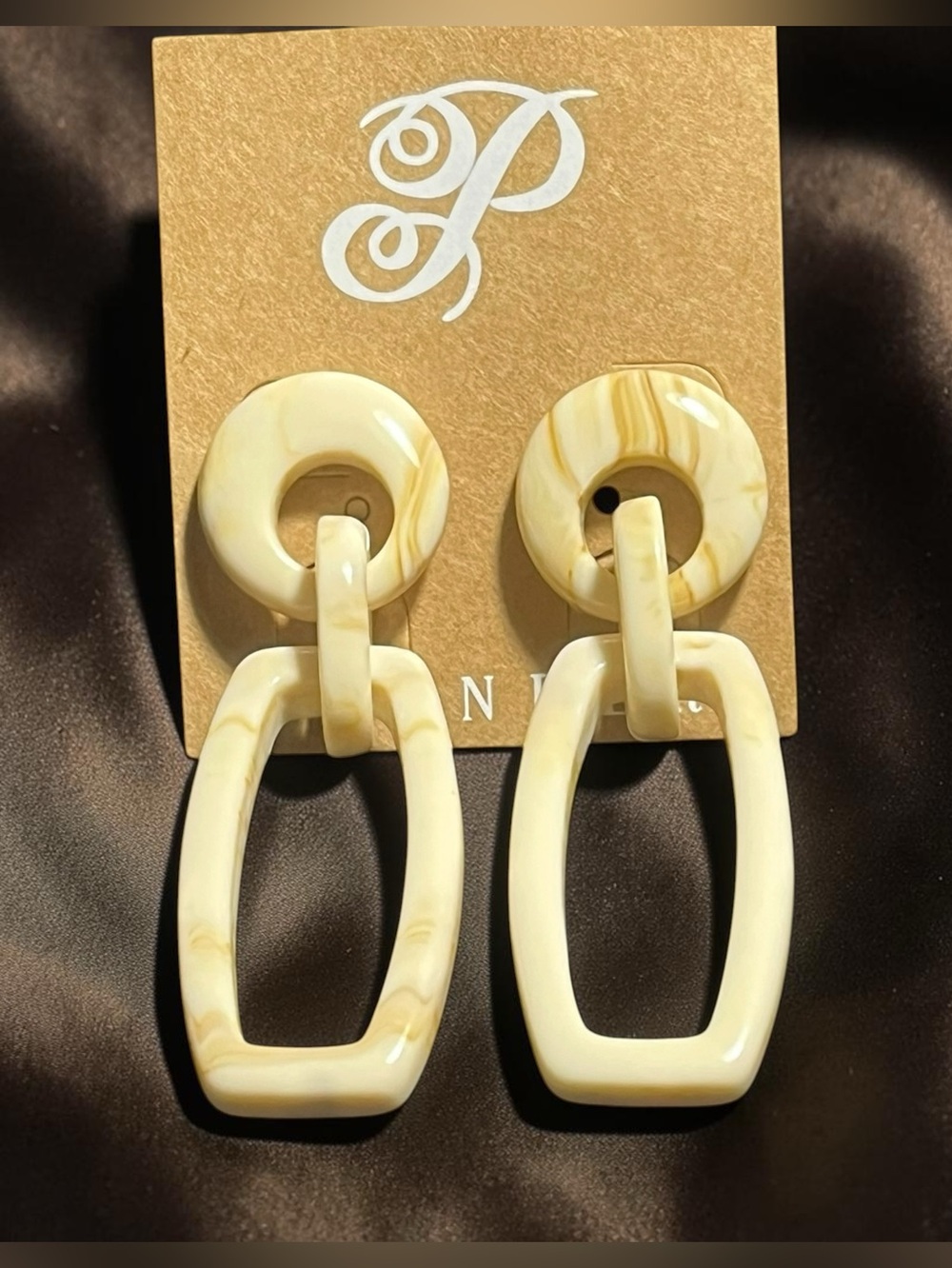 Plunder Cream Marble Link Drop Earrings
